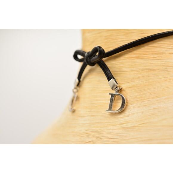 Christian Dior Vintage Bow Choker Necklace Logo CD Charm Black Leather Signed - Picture 4 of 16